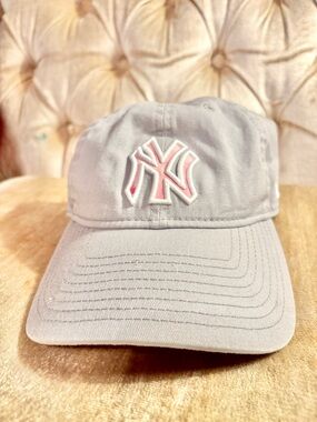 New Era NY Yankees Hat Gray Pink Logo Strapback Dad Cap MLB Genuine OSFM